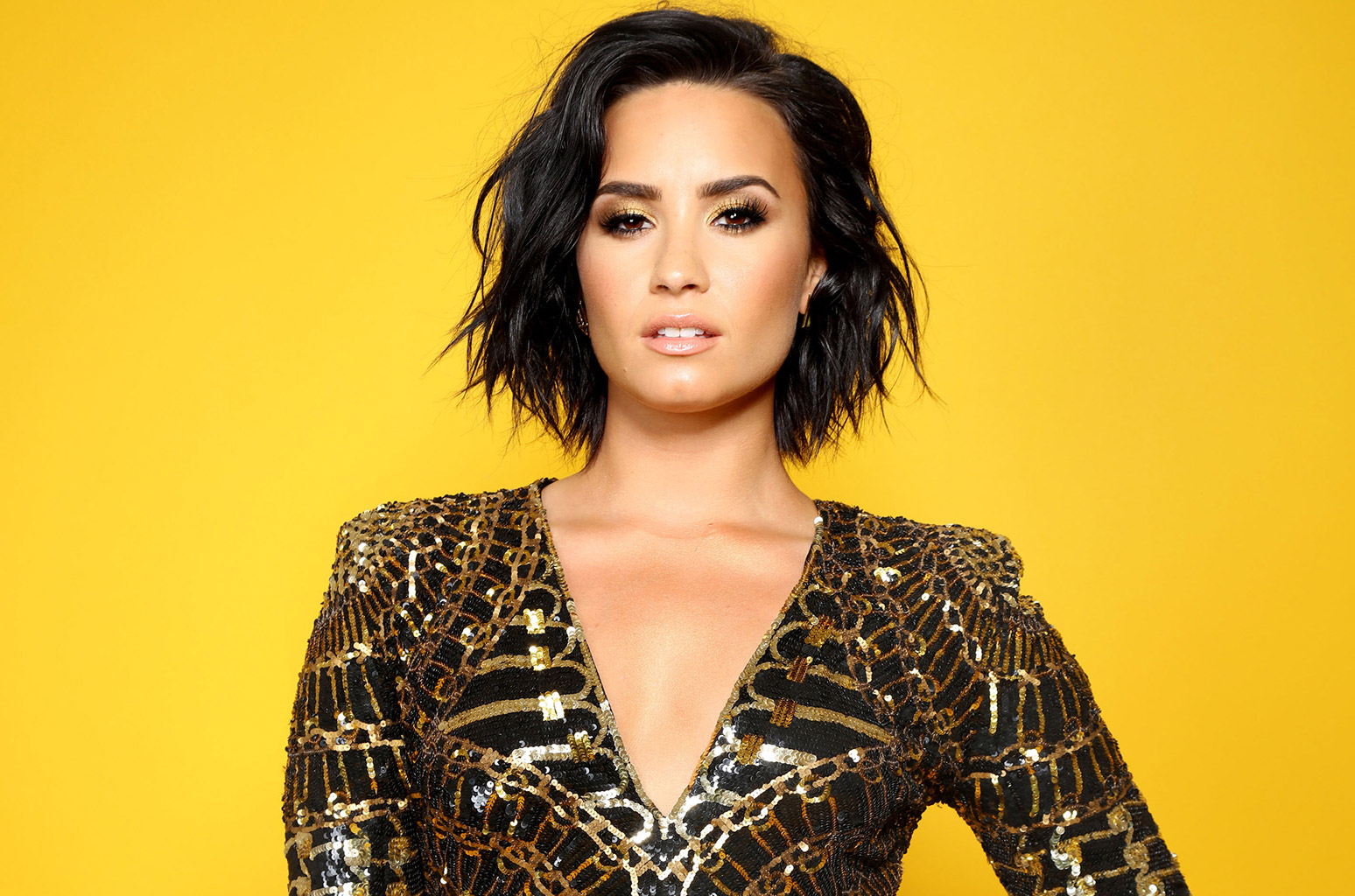 Collins Key Spills On Touring With Demi Lovato + Shows Us An EXCLUSIVE Magic Trick!